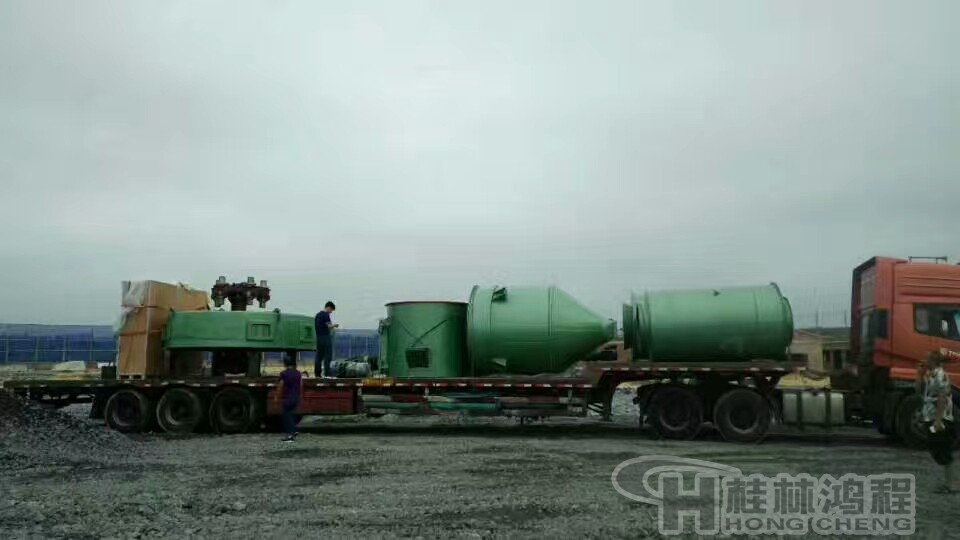 桂林鴻程磨粉機(jī)裝車發(fā)往客戶現(xiàn)場 桂林鴻程磨粉機(jī)裝車發(fā)往客戶現(xiàn)場