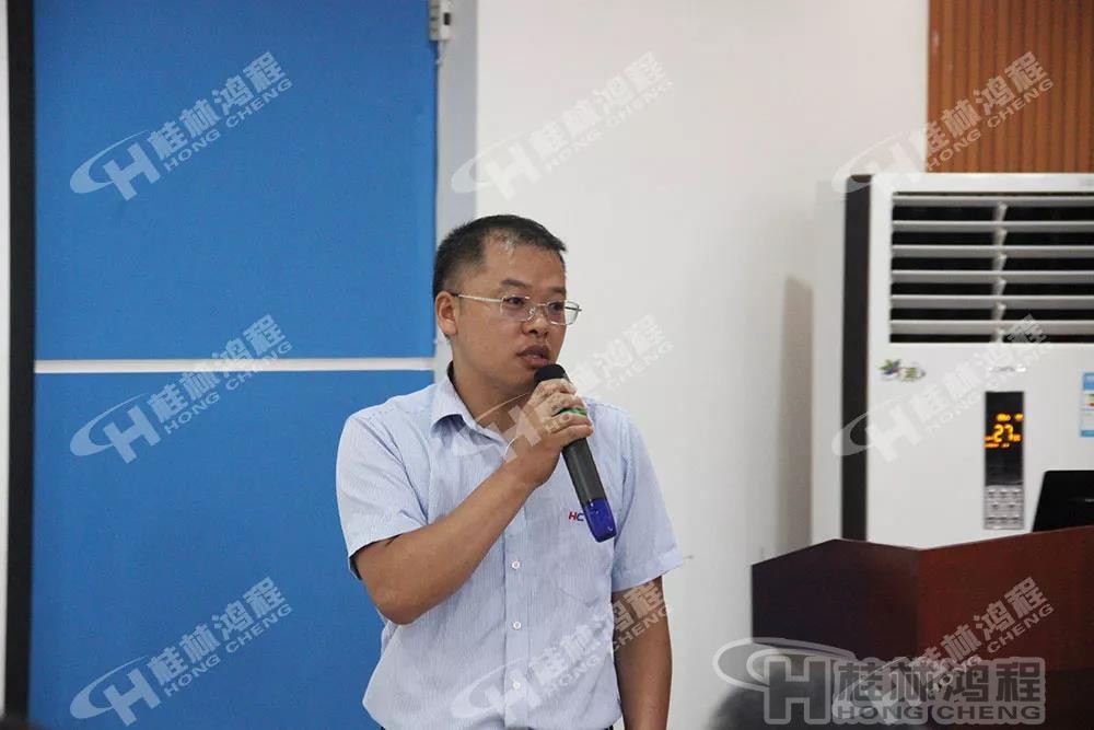 桂林鴻程常務(wù)副總?cè)菪聡?guó)先生 桂林鴻程常務(wù)副總?cè)菪聡?guó)先生