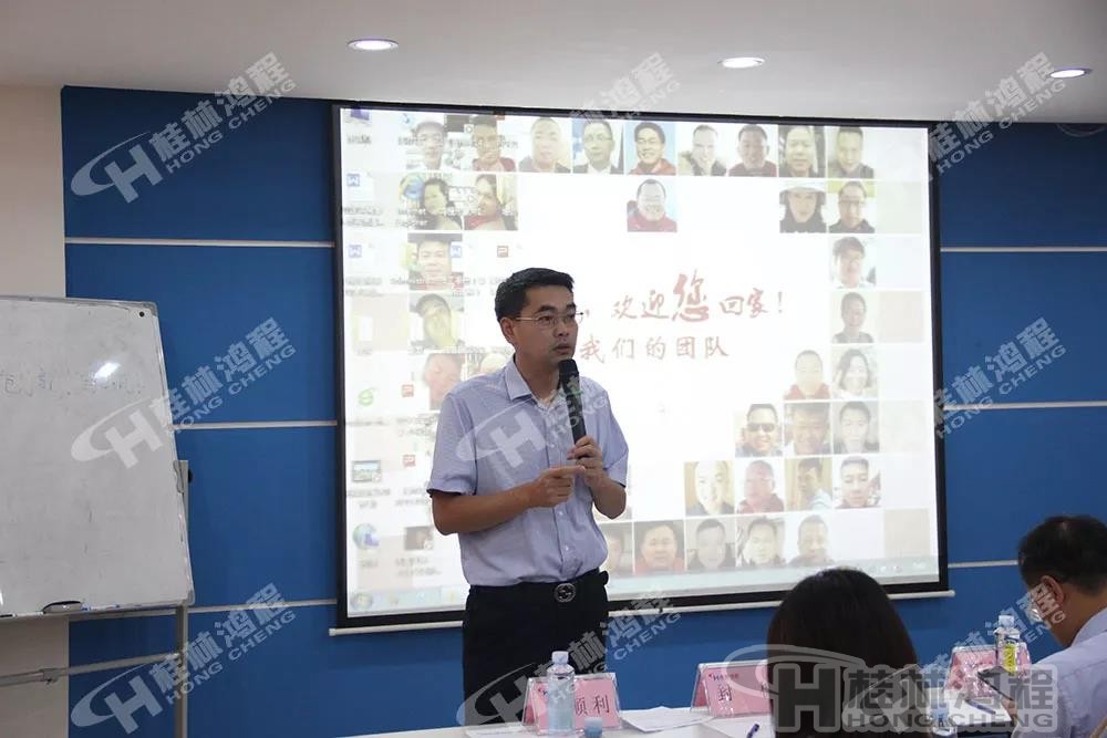 桂林鴻程總經(jīng)理容棟國(guó)先生 桂林鴻程總經(jīng)理容棟國(guó)先生