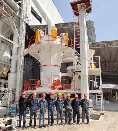 桂林鴻程磨粉機安裝工人五一堅守崗位，保證客戶磨粉生產(chǎn)線按計劃投產(chǎn)