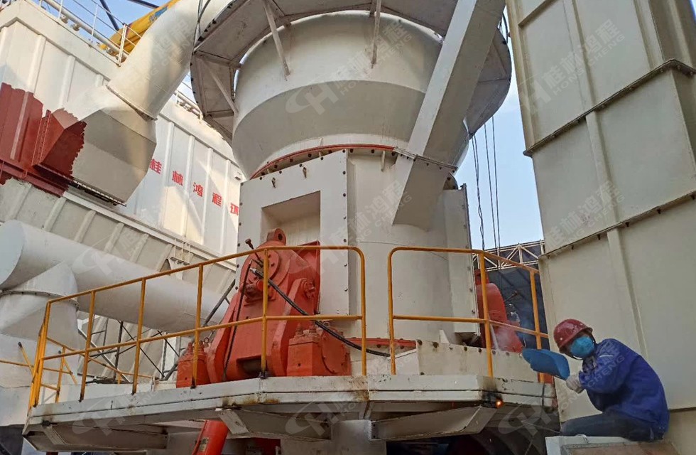 30萬噸高爐渣立磨，HLM1700爐渣立磨機