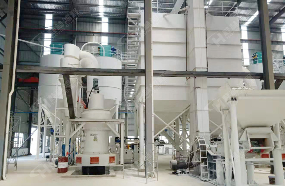 HC縱擺式磨粉機(jī)生石灰粉磨機(jī)精彩客戶(hù)現(xiàn)場(chǎng)，速來(lái)圍觀！