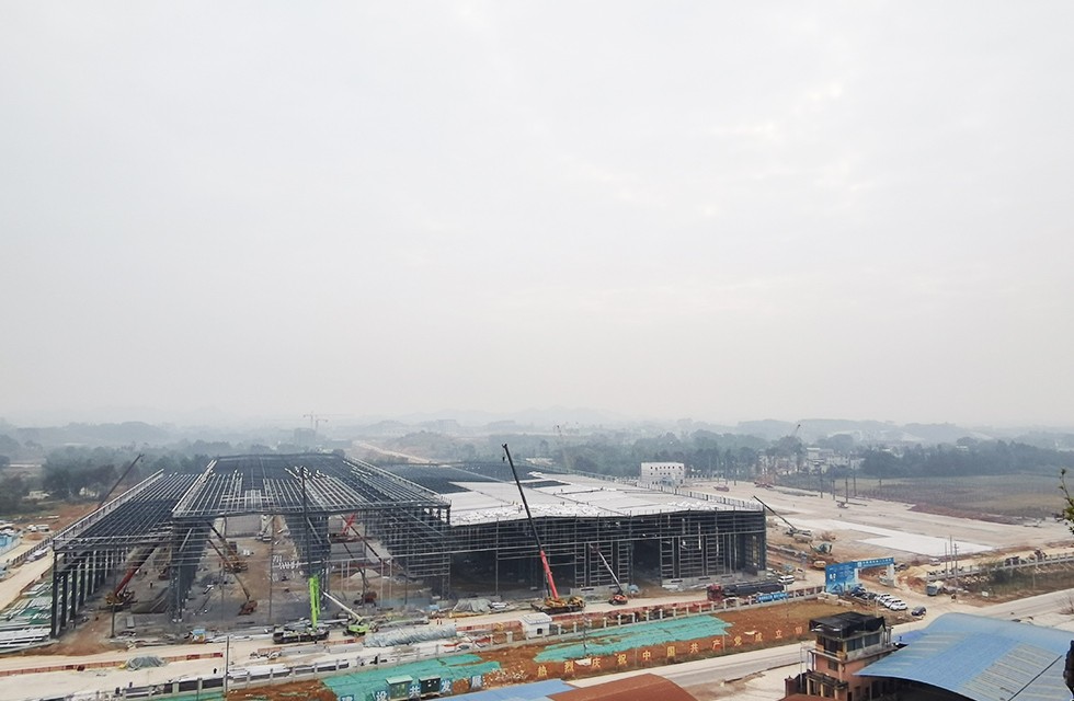 桂林鴻程礦山投資兩江寶山工程進度，2022年1月4日桂林鴻程礦山機械寶山工業(yè)園車間封頂大吉。