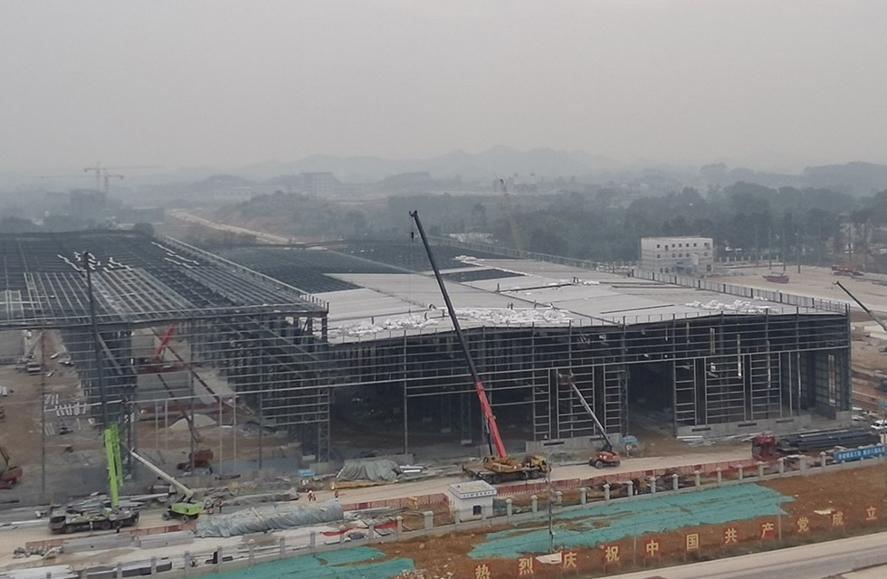 桂林鴻程礦山投資兩江寶山工程進度，2022年1月4日桂林鴻程礦山機械寶山工業(yè)園車間封頂大吉。